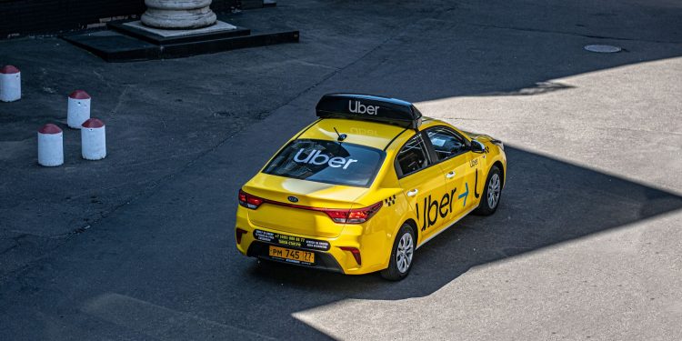 Stellantis, Uber și Wayve anunță colaborare pentru mașini autonome în serviciile de ride-hailing