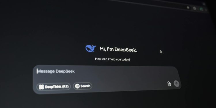 AWS lansează în browser un asistent web pentru codare bazat pe AI