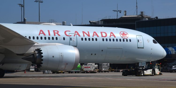 Pasageri amenință siguranța? Piloții necesită ajutor medical în zbor Air Canada