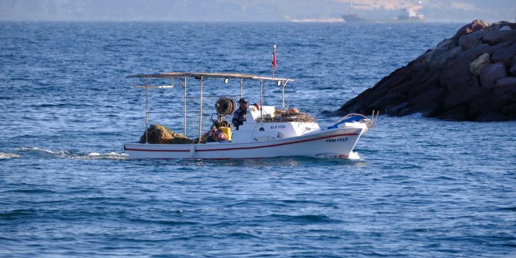 Nava pescuit atacată în Marea Neagră; un mort și patru răniți, autorii necunoscuți