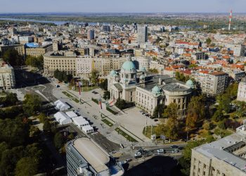 Sondaj CURS la București: PSD, PNL și AUR aproape la egalitate în intențiile de vot