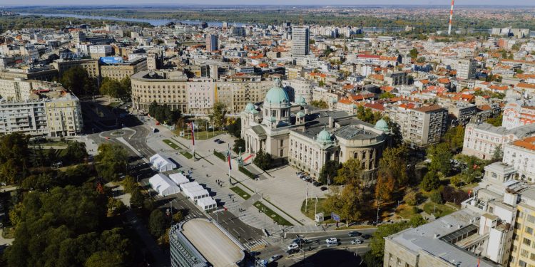 Sondaj CURS la București: PSD, PNL și AUR aproape la egalitate în intențiile de vot