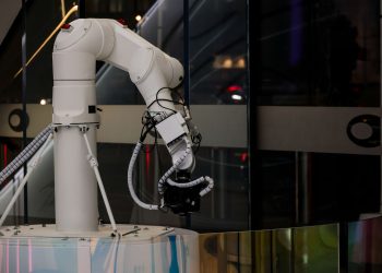 Cererea de competențe în inteligența artificială a explodat în ultimii ani, în principal în roluri profesionizate