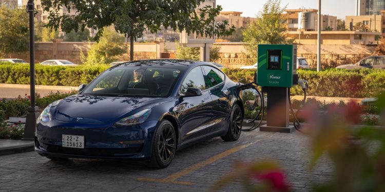 Vehiculele electrice vor reprezenta peste un sfert din vânzările globale în 2026