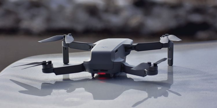 Tineri studenți români au dezvoltat un sistem de detecție a dronelor folosind telefoane mobile