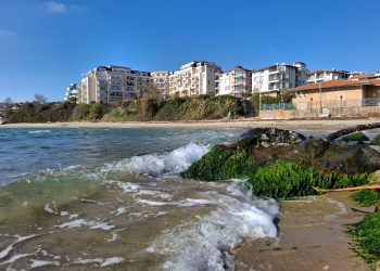 Turiști români în continuare către litoralul bulgar, dar cu indicii de încetinire