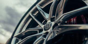 BMW iX3 40 intră în showroom-urile din România la preț de pornire 60.900€
