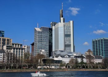 Commerzbank îndeamnă acționarii să nu accepte oferta UniCredit