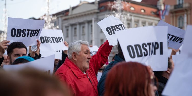 Albania în criză: proteste masive împotriva proiectelor turistice și a conducerii politice