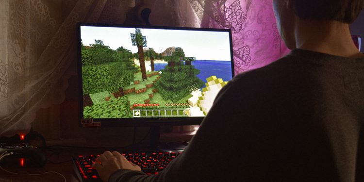 Peste 30 de creatori se conectează pentru Gaming Marathon: Minecraft, Counter-Strike în educație financiară