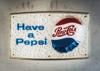 Pepsi păstrează o capsulă a timpului la Art Safari cu sucuri reci și reclame retro
