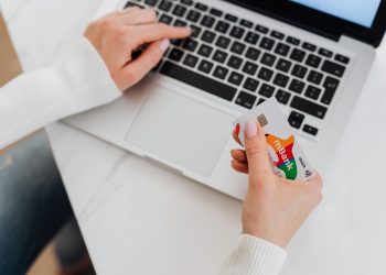 IMM-urile din Regiunea Centru pot accesa credite până la 500.000 EUR cu garanții și granturi