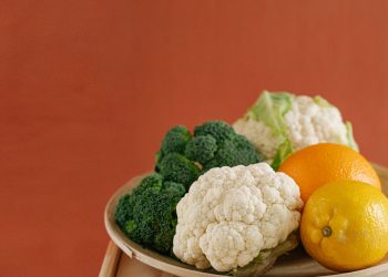 Dietă de o lună poate reduce vârsta biologică la adulți peste 65 de ani