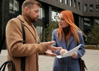 Mamele din România se simt discriminate la locul de muncă, multe punând cariera pe pauză