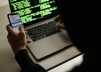 Putin ordonă asigurarea internetului de bază în fața posibilelor întreruperi masive