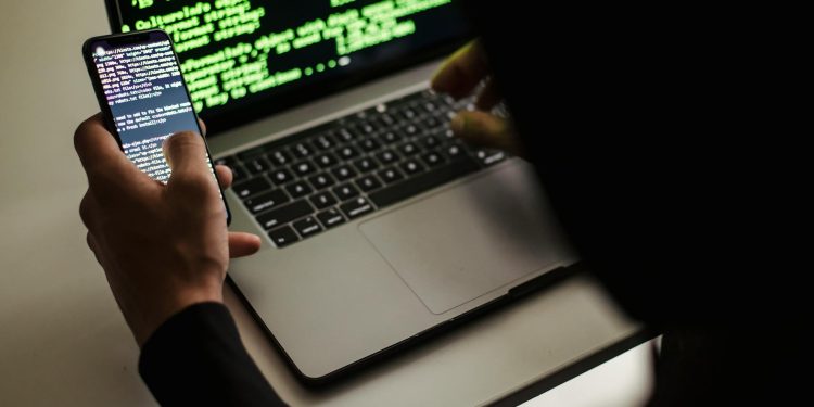 Putin ordonă asigurarea internetului de bază în fața posibilelor întreruperi masive