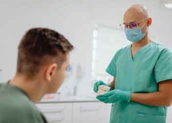 Cum să-i faci pe copii să meargă cu plăcere la stomatolog: soluții practice