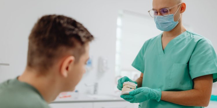 Cum să-i faci pe copii să meargă cu plăcere la stomatolog: soluții practice