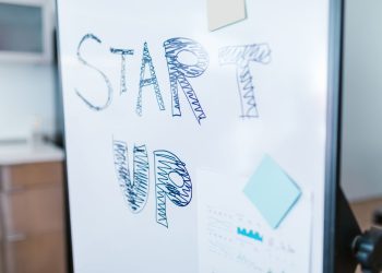 Startup-urile românești și cercetătorii pot aplica la programul biotech pentru dezvoltare de afaceri