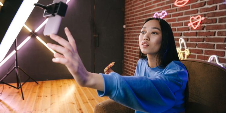 Instagram testează clipuri mai lungi pe TV pentru a concura cu platforme de streaming