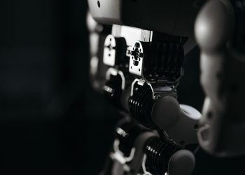 BMW extinde utilizarea roboților umanoizi în fabrica din SUA