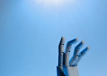 Retaileri europeni cer excludere AI din noile reguli UE de transparenţă pentru reclame