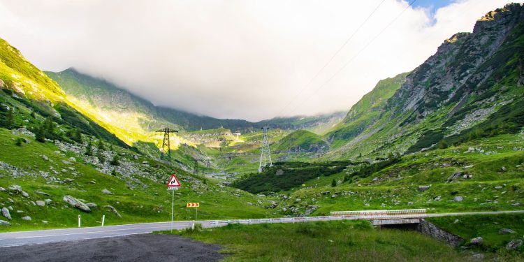Avertizare meteo: aproape jumătate de țară sub cod galben pentru ploi și vijelii, actualizări ANM