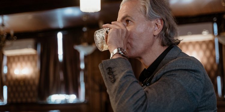 Bernard Arnault, acuzat că subjugă presa financiară din Franța