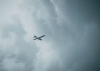 Pasarela din Portul Călărași s-a deformat sub greutate, trei oameni răniți
