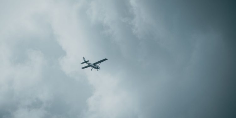 Pasarela din Portul Călărași s-a deformat sub greutate, trei oameni răniți