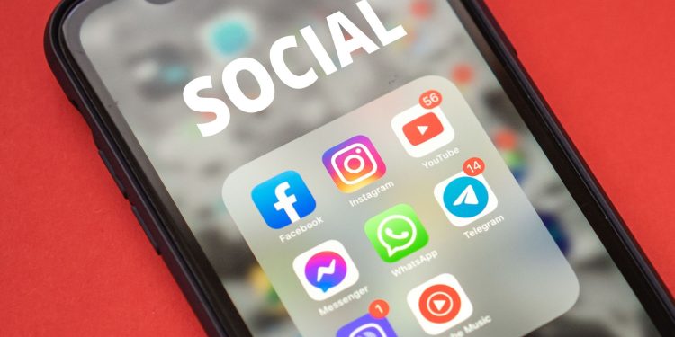 Facebook, Instagram și WhatsApp, temporar indisponibile în noaptea de miercuri
