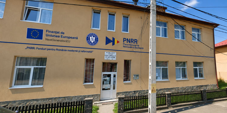 Comuna Giulești derulează proiectul cu titlul „Dotare cu mobilier, materiale didactice și echipamente digitale a Școlii Gimnaziale „Dr. Ilie Lazăr” Giulești și Structura Berbești, Comuna Giulești, Județul Maramureș”